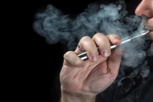  फ्रांस E- Cigarette रखना पड़ेगा भारी, फ्रांसीसी सांसदों ने प्रतिबंध लगाने वाले विधेयक को दी मंजूरी 