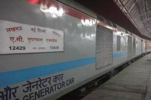 नई दिल्ली-लखनऊ एसी सुपरफास्ट ट्रेन में दंपति से टीटीई ने की अभद्रता, यात्री ने सीनियर डीसीएम से की शिकायत