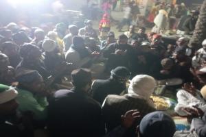 रामपुर : उर्स के आखिरी दिन कुल शरीफ में बड़ी संख्या में उमड़े अकीदतमंद