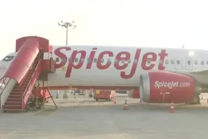 दुबई जा रहे स्पाइसजेट के विमान को कराची हवाई अड्डे पर आपात कारणों से उतारा गया 