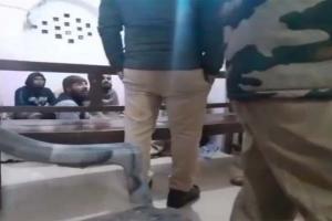 सुलतानपुर: पुलिस ने तीन कश्मीरी युवक व एक युवती को होटल से हिरासत में लिया, हड़कंप