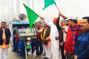 अयोध्या: प्रधानमंत्री मोदी के रोड शो के लिए डिप्टी सीएम ने रवाना किया प्रचार रथ, दिखाई हरी झंडी 