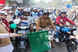बाराबंकी: सड़क सुरक्षा पखवाड़ा जागरुकता रैली को राज्य मंत्री ने दिखाई हरी झंडी, जानें किस अहम बात पर हुई चर्चा