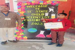 बहराइच: विज्ञान प्रदर्शनी में छात्र थानेदार मौर्य को प्रदेश में मिला पहला स्थान, हुआ सम्मानित
