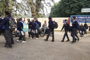 बरेली: स्कूली वाहन चालकों ने की हड़ताल, बच्चे और अभिभावक हुए परेशान