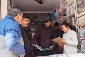 रामनगर: मेडिकल स्टोरों पर छापा... दवा विक्रेताओं में मची खलबली... दो पर गिरी गाज