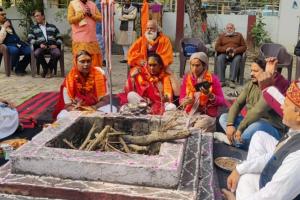 लखीमपुर-खीरी: तीन किन्नरों ने सनातन धर्म अपनाकर की घर वापसी  