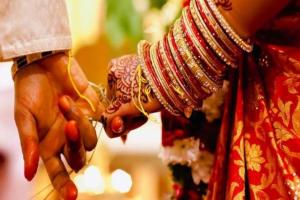 रामपुर: शादी के लिए प्रेमी के घर दो दिन से बैठी युवती, प्रेमी और परिजन घर छोड़कर फरार