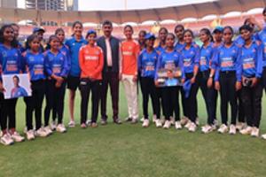 INDW vs ENGW : भारतीय नेत्रहीन महिला क्रिकेट टीम ने हरमनप्रीत कौर-अमोल मुजुमदार से की मुलाकात