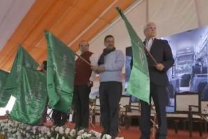  दिल्ली को मिलीं 500 इलेक्ट्रिक बसें, एलजी और सीएम ने दिखाई हरी झंडी 