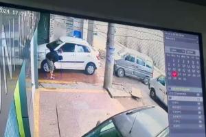 अमरोहा: कार की धुलाई करते समय शख्स की हार्ट अटैक से मौत, घटना CCTV में हुई कैद... देखिए वीडियो
