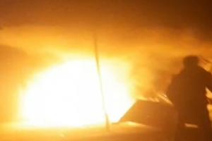 रायबरेली : ऑटोमोबाइल शॉप में लगी भीषण आग, आंच से दहकने लगा दुकान का शटर - लाखों का सामान जलकर खाक