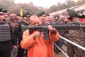 सेना दिवस पर सीएम योगी ने देखी हथियारों की प्रदर्शनी, कहा- भारतीय सेना 140 करोड़ लोगों के शौर्य का प्रतीक है