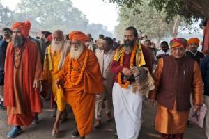 प्रयागराज : माघ मेले में विश्व हिंदू परिषद शिविर का हुआ भूमि पूजन, लगे जय श्रीराम के जयकारे 