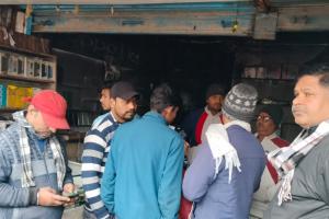 रुद्रपुर: मोबाइल की दुकान में धधकी आग से लाखों का नुकसान