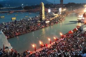 देहरादून: मकर संक्रांति पर गंगा स्नान के लिए देव डोलियों के साथ श्रद्धालुओं का सैलाब उमड़ा