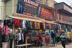बरेली: सर्दी के मौसम में गर्माया गर्म कपड़ों का बाजार, खिले दुकानदारों के चेहरे 