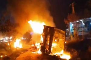 तेलंगाना: निजी बस में दुर्घटना के बाद लगी आग, महिला की जलकर मौत, जा रही थी चित्तूर 