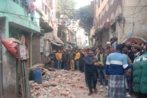 Kanpur News: कंघी मोहाल में बारूद के धमाके से गंभीर आमिर लखनऊ रेफर, घटना में दो अन्य की हालत गंभीर