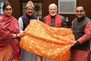 प्रधानमंत्री ने अजमेर शरीफ के लिए की चादर भेंट, मिले मुस्लिम समुदाय के सदस्यों के एक प्रतिनिधिमंडल से