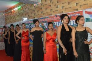 Farrukhabad: युवा महोत्सव में कारपेट पर कैटवॉक कर प्रतिभागियों ने बिखेरा जलवा, गुनगुन मिस यूपी… अमन बने मिस्टर फर्रुखाबाद