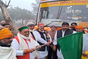 प्रतापगढ़: अयोध्या धाम के लिए शुरू हुई परिवहन बस सेवा, विधायक राजेंद्र ने लिया पहला टिकट