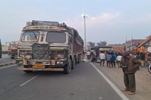सुलतानपुर: ट्रक ने बाइक सवार को रौंदा, मौत