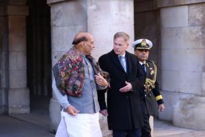 लंदन में रक्षा मंत्री राजनाथ सिंह ने ब्रिटिश समकक्ष के साथ की बैठक, दो अहम समझौते पर हुए हस्ताक्षर
