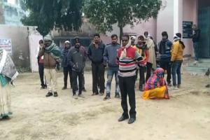 Farrukhabad News: झोलाछाप के इलाज से किशोर की मौत... परिजन बोले- 15 से 20 गुलूकोज की बोतलें चढ़ाने पर बिगड़ी हालत
