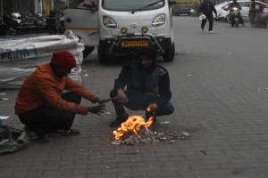 रामपुर: शीत लहर चलने से ठिठुरन के बीच बीतेगी दो और तीन जनवरी