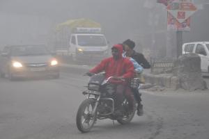 रामपुर : सर्दी से ठिठुर रहे लोग, हल्की बारिश का अनुमान जता रहे मौसम वैज्ञानिक