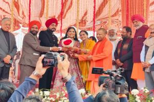 रामपुर: मंत्री बलदेव औलख के बेटे के विवाह में पहुंचे योगी आदित्यनाथ, वर-वधू को दिया आशीर्वाद