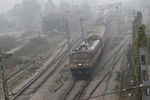 रामपुर: घने कोहरे के चलते लंबी दूरी की ट्रेन गुवाहाटी-लालगढ़ रद्द