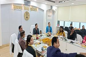 मुरादाबाद : मंडलायुक्त आन्जनेय कुमार की अध्यक्षता में चल रही है एमडीए बोर्ड की बैठक