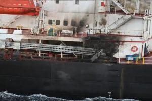 अदन की खाड़ी में वाणिज्यिक जहाज पर ड्रोन हमला, भारतीय नौसेना ने की जवाबी कार्रवाई 