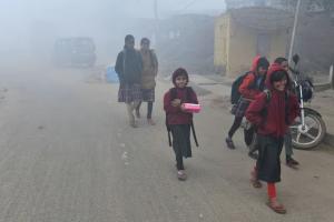 कड़ाके की ठंड के चलते लखनऊ के स्कूलों के लिए डीएम ने जारी की गाइडलाइन, यूनिफॉर्म भी अनिवार्य नहीं