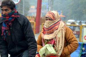 Kanpur Weather News: सर्दी का सितम… कोहरे से वाहन सवार परेशान, धुंध के आगोश ने शहर को जकड़ा