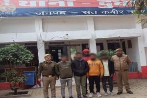 संतकबीरनगर: गांवों में डकैती का पोस्टर लगाकर दहशत फैलाने वाले चार अभियुक्त गिरफ्तार