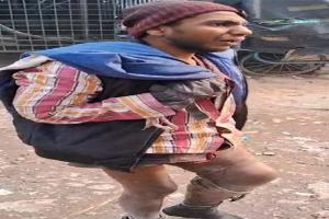 video: लखनऊ में मानवता हुई शर्मसार!, सिविल अस्पताल के पास सुरक्षाकर्मी ने डंडा लेकर गरीब मजदूर को दौड़ाया!, हड़कंप
