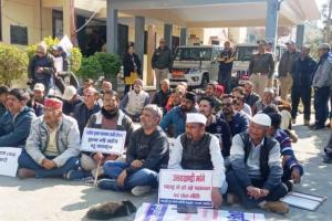 अल्मोड़ा: सख्त भू-कानून को लेकर भिकियासैंण में स्वाभिमान रैली, जोरदार प्रदर्शन 