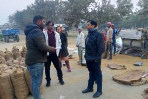 अंबेडकरनगर: एडीएम ने धान क्रय केंद्रों का किया निरीक्षण, जिम्मेदारों को दिया निर्देश