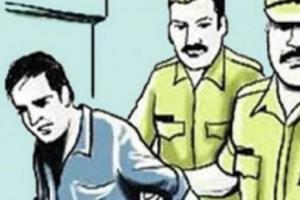 रुद्रपुर: घर में चोरी करता पकड़ा...लोगों ने पुलिस को सौंपा