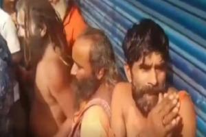 पश्चिम बंगाल: गंगासागर जा रहे यूपी के तीन साधुओं को बच्चा चोरी के शक में भीड़ ने बुरी तरह पीटा, पुलिस ने बचाया