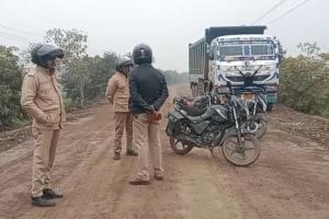 Banda: इधर हड़ताल खत्म उधर डंफर चालक साइकिल सवार किसान को कुचलकर भागा, मौत