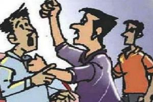Bareilly News: शिक्षामित्र को स्कूल के बाहर जबरन खींच ले गए दबंग, जमकर पीटा