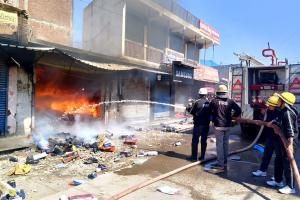 रुद्रपुर: फुटवियर की दुकान में धधकी आग से लाखों का नुकसान