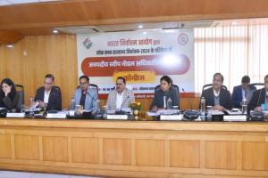 लखनऊ : भारत निर्वाचन आयोग की स्वीप टीम ने 15 जिलों के नोडल अधिकारियों के साथ की समीक्षा बैठक