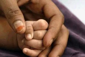 लखनऊ: इलाज में लापरवाही से जच्चा-बच्चा की मौत, परिजनों ने किया हंगामा