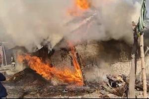 बहराइच: आग लगने से चार मकान हुए राख, ग्रामीणों ने कड़ी मशक्कत के बाद पाया काबू