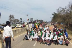श्रावस्ती: किसान आंदोलन के समर्थन में सड़क जाम कर किसानों ने किया प्रदर्शन